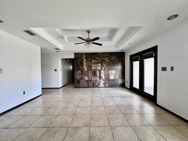 Building Photo - 3906 Shahram Dr