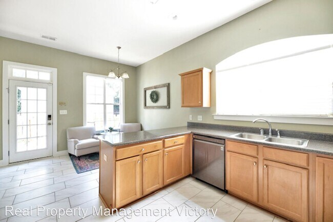Building Photo - 3 br, 3 bath House - 4558 Clubview Drive