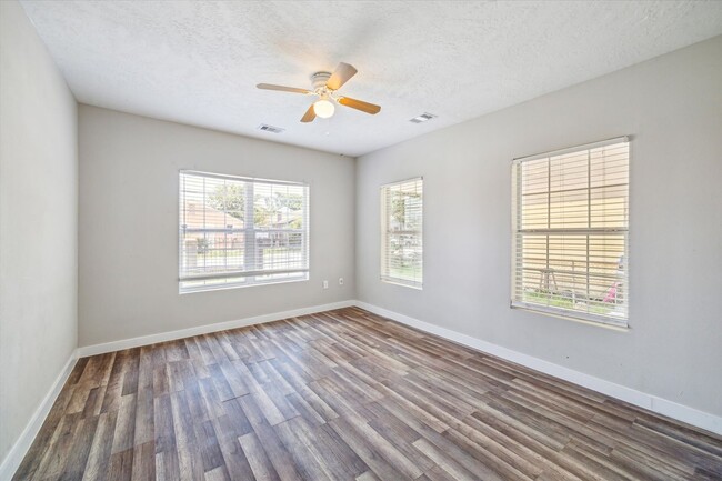 Building Photo - 6812 Avenue Q