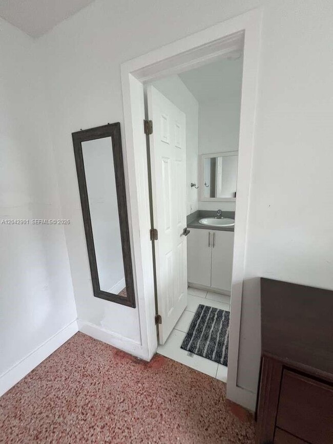 Foto del edificio - 200 NE 108th St