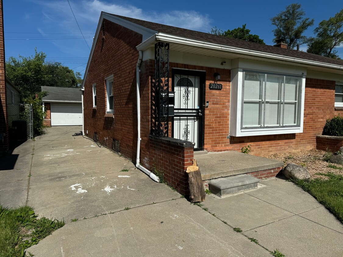 Primary Photo - 20261 Burt Rd