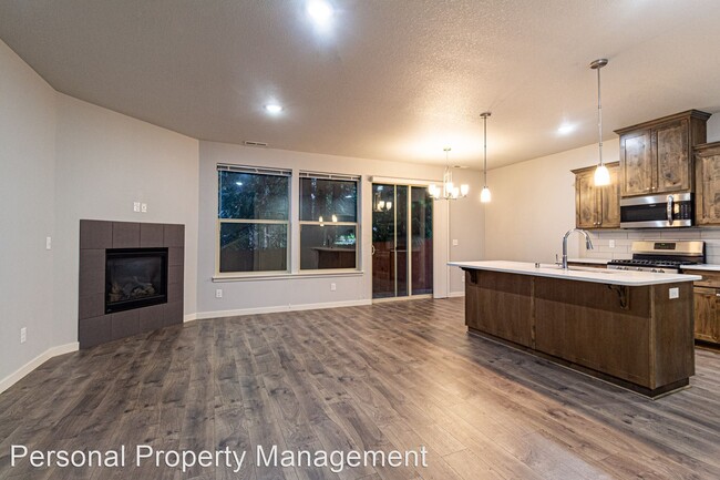 Building Photo - 4 br, 2.5 bath House - 3544 NE 61st Way