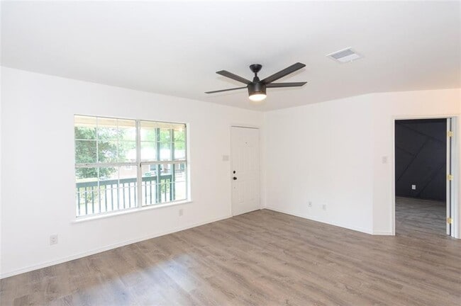 Building Photo - 407 Primrose St