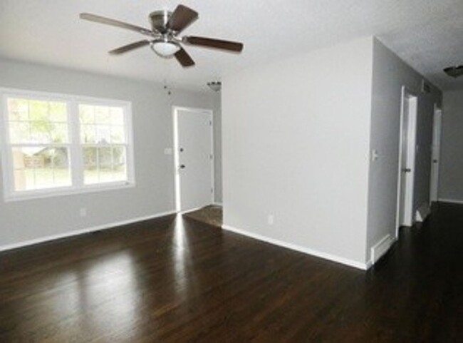 Building Photo - Updated 3 bed/2 Bath KCMO Home available i...