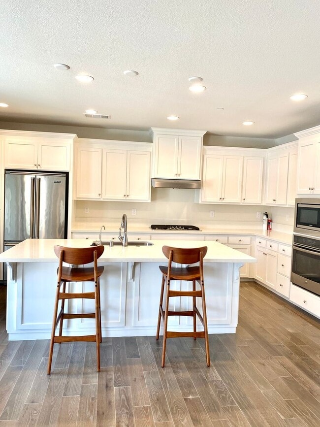Building Photo - Stunning five bedroom in The Cannery