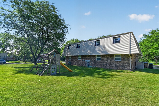 Building Photo - 5110 Pebblebrook Dr