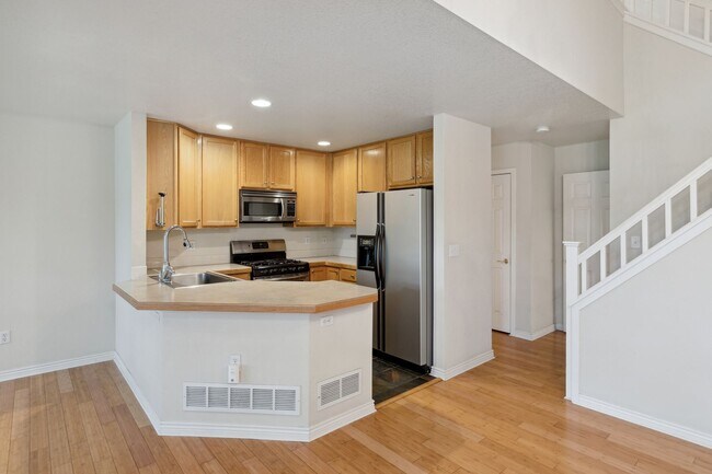 Building Photo - Beautiful 2bed Indian Peaks Townhome near ...