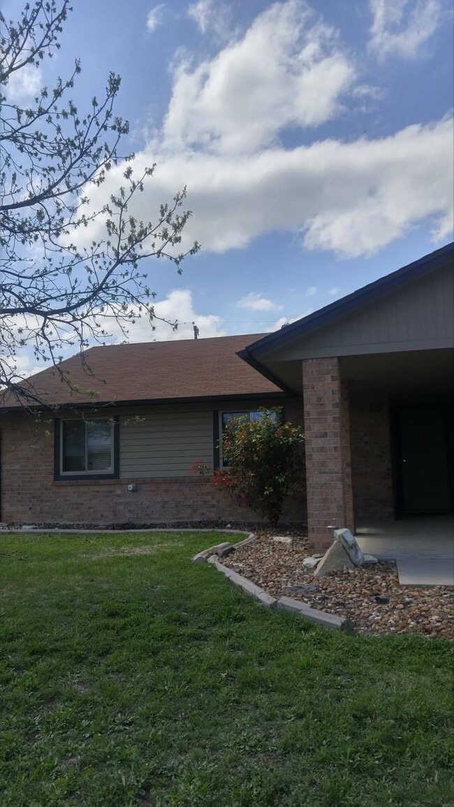 Building Photo - 3101 Westrim Dr