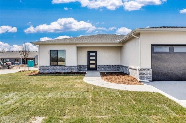 Building Photo - Beautiful Single Family Home!