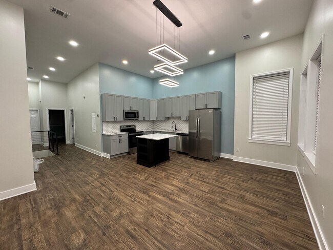 Foto del edificio - 319 E Main St