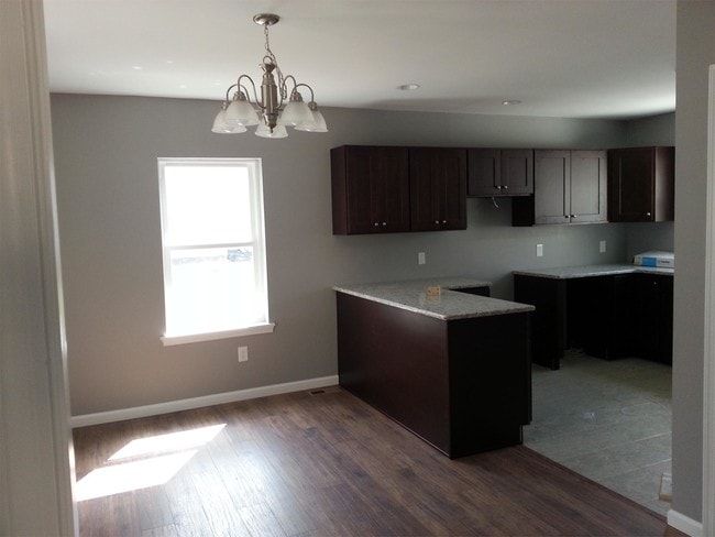 Building Photo - 423 Bentley Ave