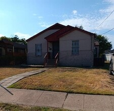 Building Photo - 2213 Lea Crest Dr