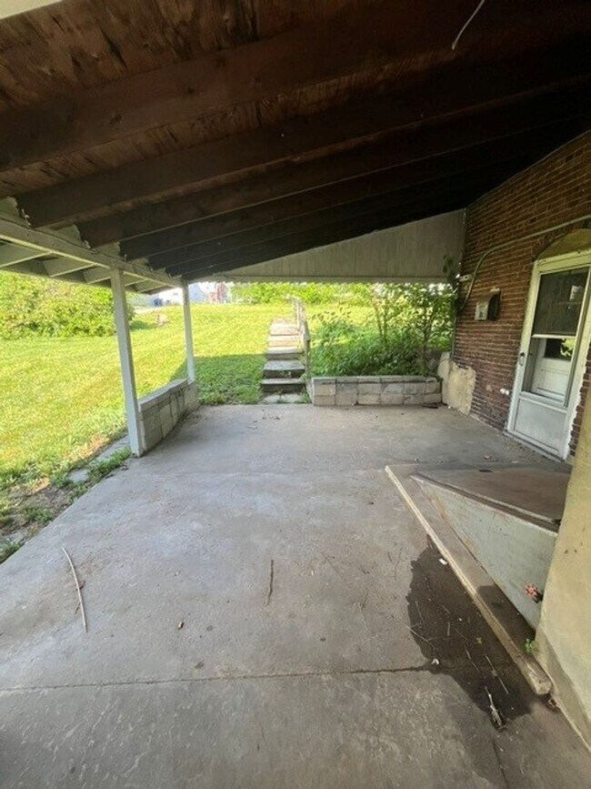 Building Photo - 3 bedroom 1 bathroom