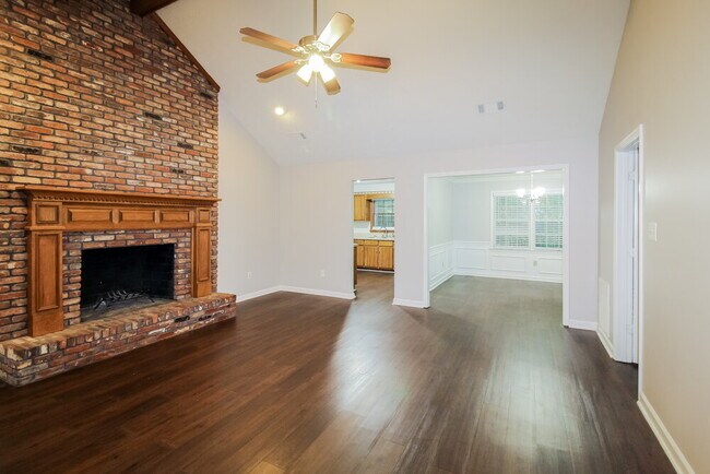 Foto del edificio - 1418 Hillside Pl SE