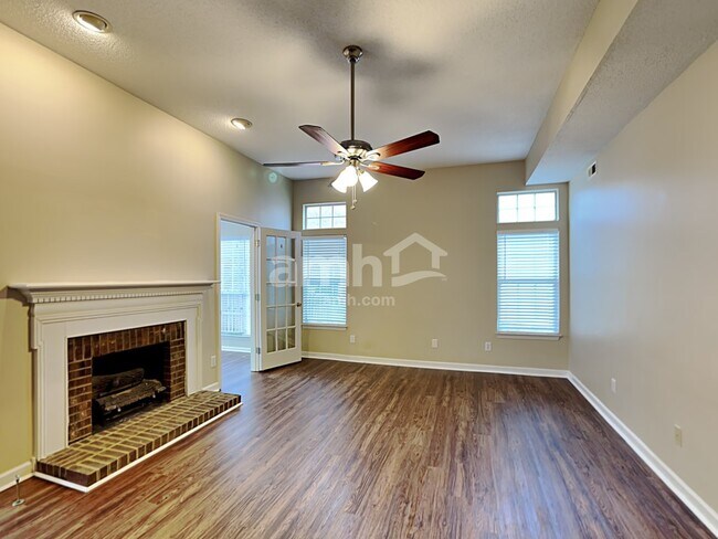 Foto del edificio - 4010 Logan Cir