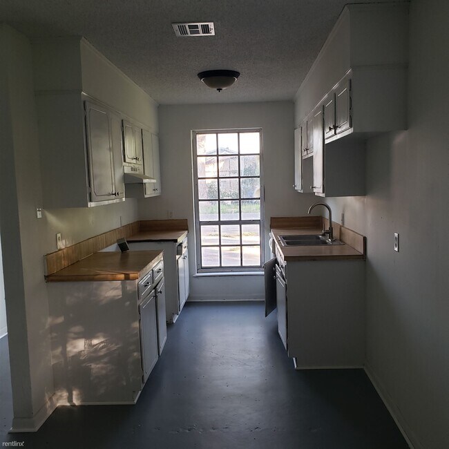 Foto del edificio - 3 br, 2 bath Duplex - 300 Rials Drive Unit B