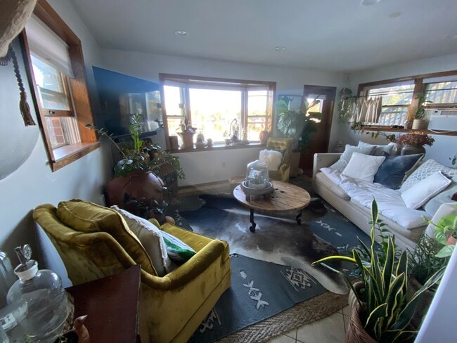 Building Photo - W342N4898 W Lindy Ln