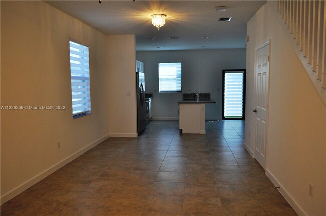 Building Photo - 1600 SW 28th St