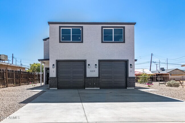 Building Photo - 1019 S Montezuma Ave