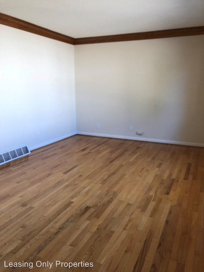 Building Photo - 2 br, 1.5 bath House - 617 S. Cogswell Drive