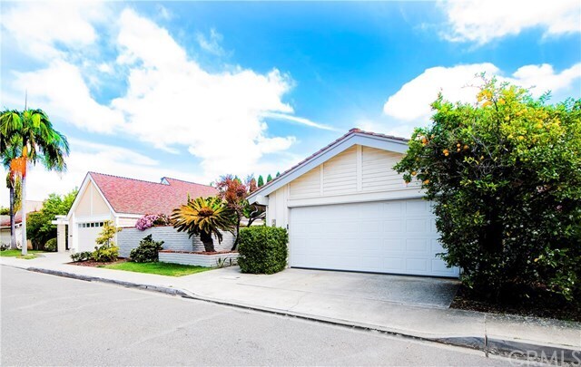 Foto del edificio - 24 Cypress Tree Ln