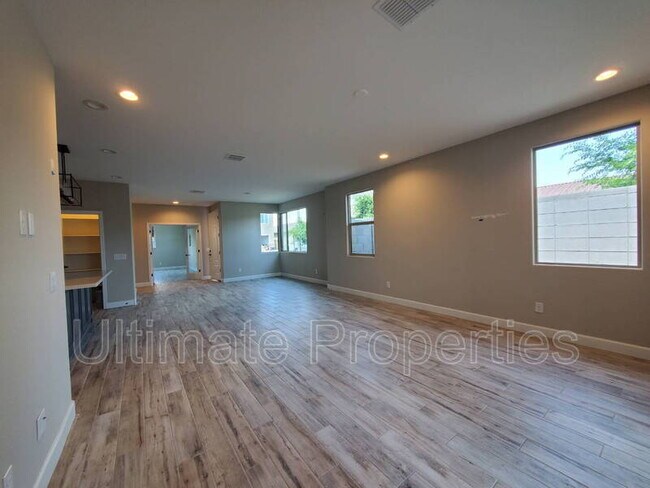 Foto del edificio - 835 N 110th Ave