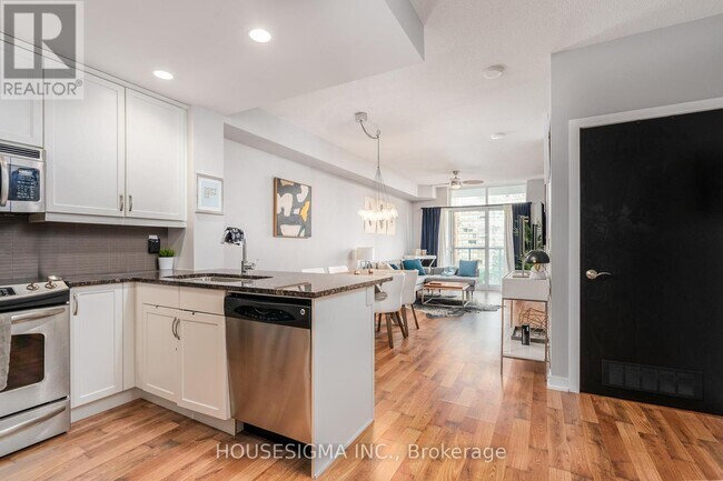Photo du bâtiment - 551-551 Maple Ave