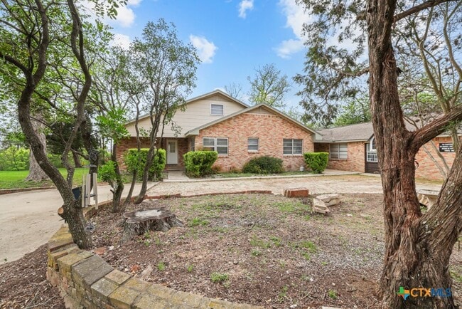 Building Photo - 1511 Ranch Rd 12