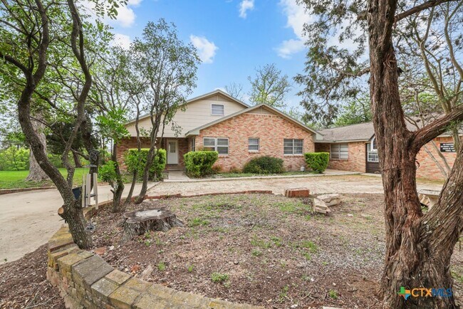 Foto del edificio - 1511 Ranch Rd 12