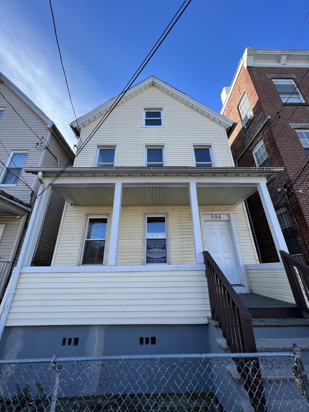 Primary Photo - 504 Fulton St