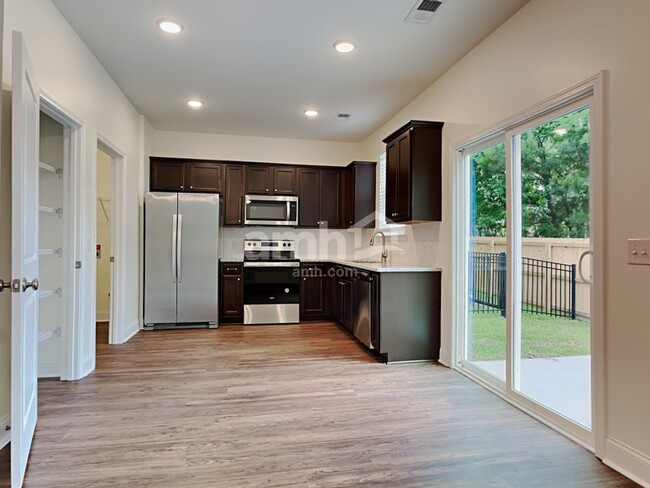 Building Photo - 1821 Produce Ln