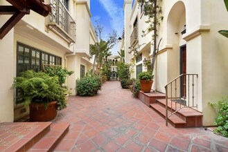 Interior Photo - ISO - Isola Bella Townhomes