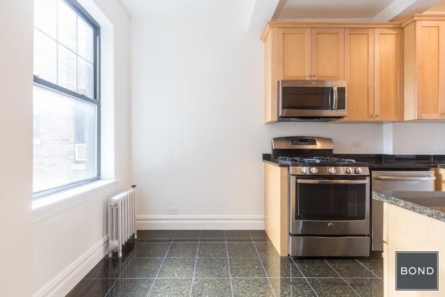 Building Photo - 115 E 92nd St