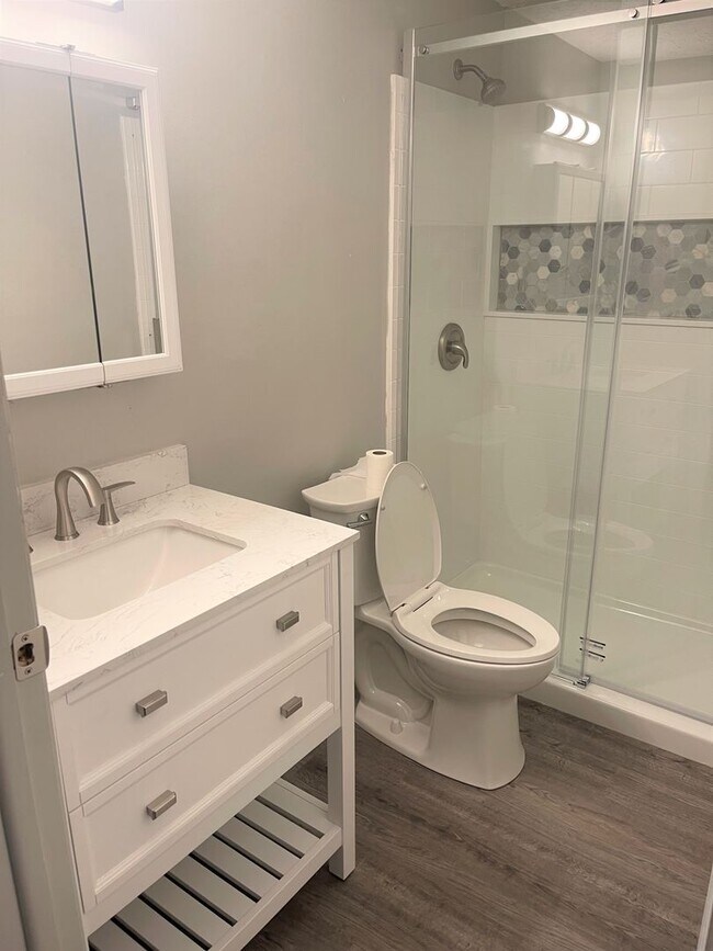 Foto del edificio - 1414 Maplecrest Dr