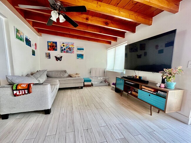 Foto del edificio - 9032 Abbott Ave