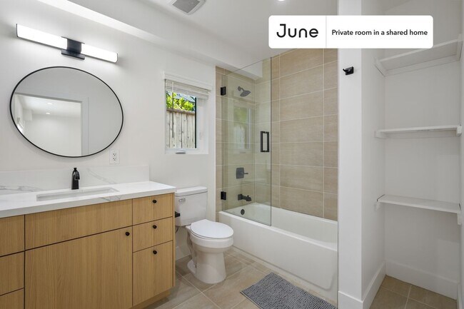 Foto del edificio - Private bedroom in 3 bed/2 bath Home