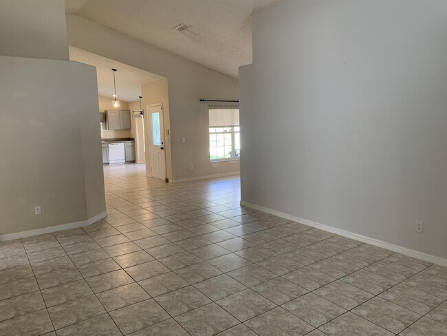 Building Photo - 8113 Pomo Dr