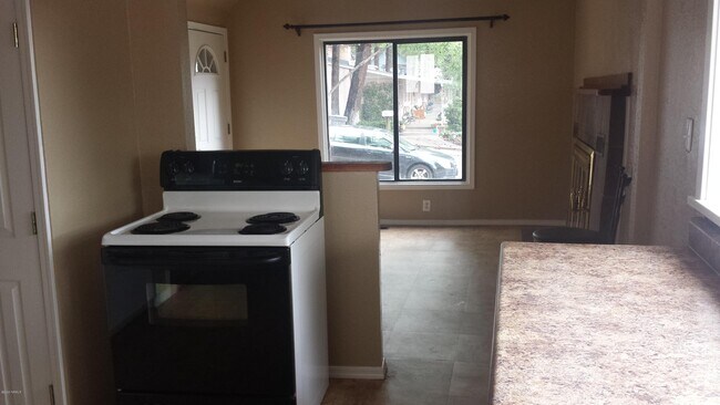 Foto del edificio - 823 W Summit Ave