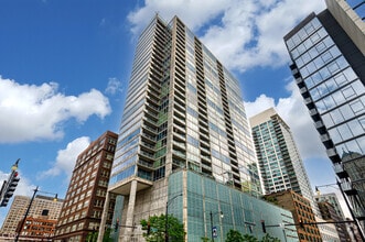 Building Photo - 611 S Wells St