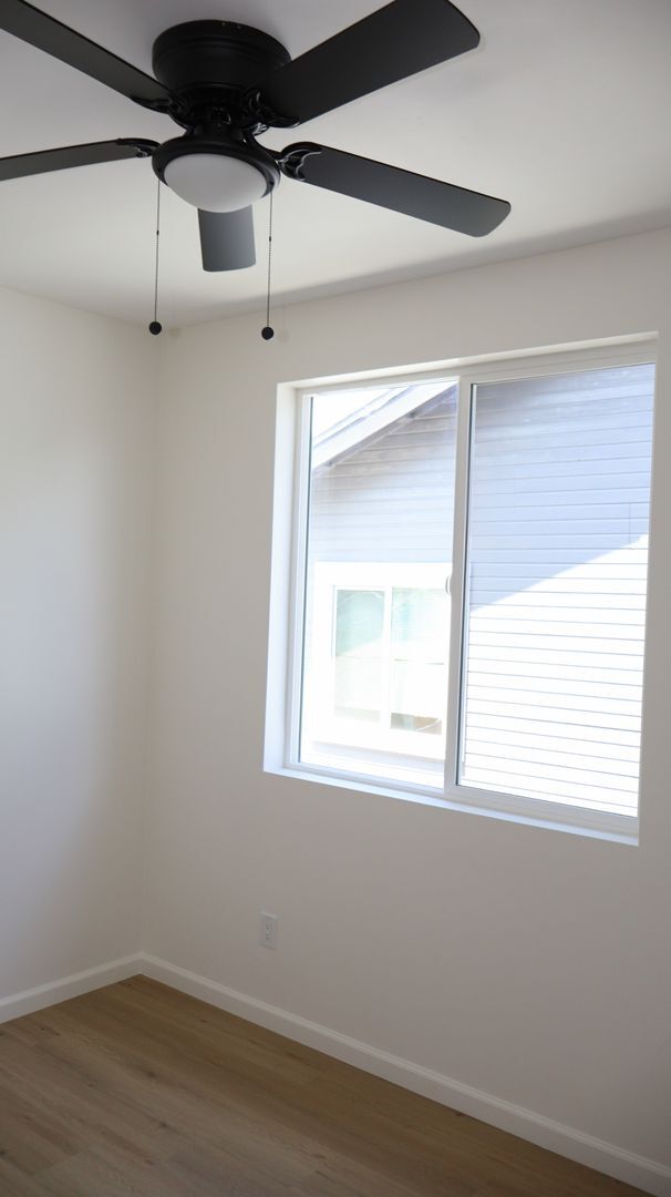 Foto del edificio - 3 bedrooms 2 bathrooms Duplex with a 2 car garage