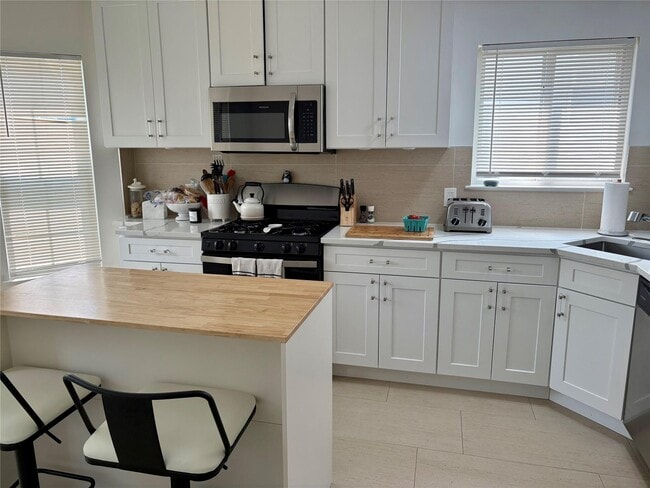 Building Photo - 67 Sagamore Hill Dr