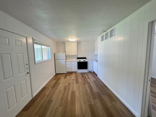 Building Photo - 1 bedroom across street from ACU