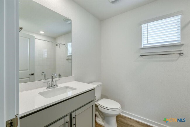 Foto del edificio - 2438 Wallin Bradley Dr