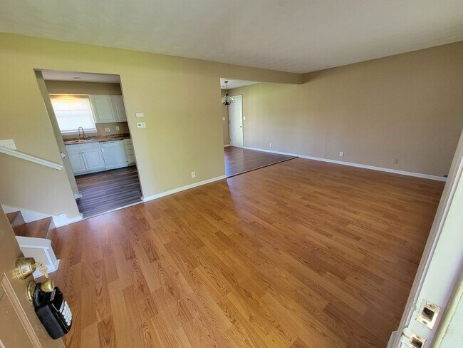 Building Photo - 1194 Beissinger Rd 3BR/2.5BA (Hanover Twp)