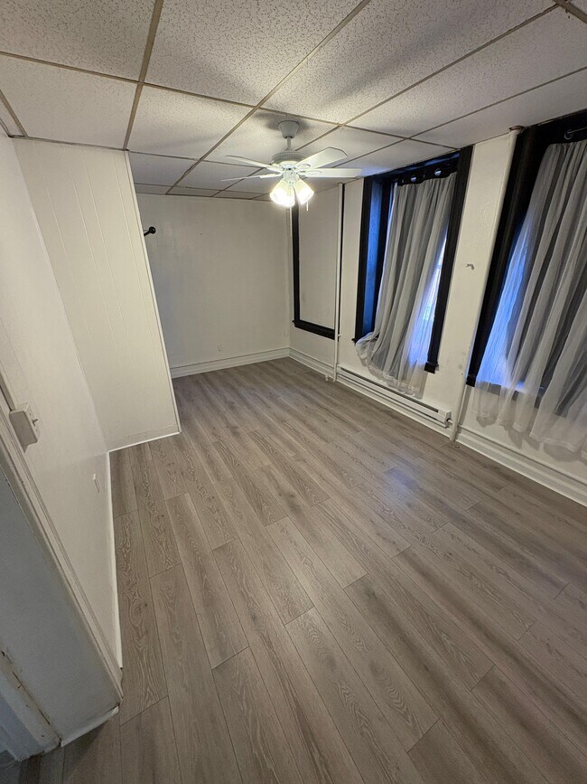 Dormitorio 1 - 29 E 4th St