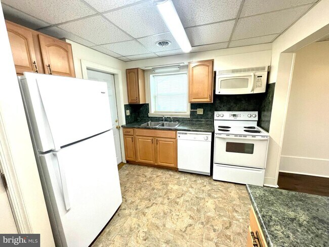 Foto del edificio - 534 Warm Spring Rd