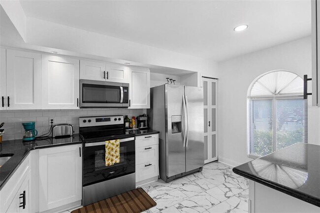 Foto del edificio - 176 Crown Point Cir