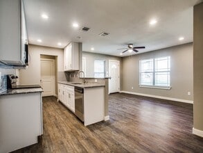 Building Photo - 8106 Tanner Ave