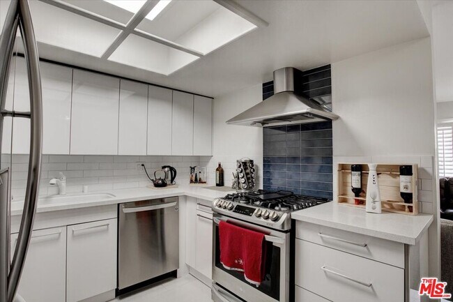 Foto del edificio - 108 W Maple St