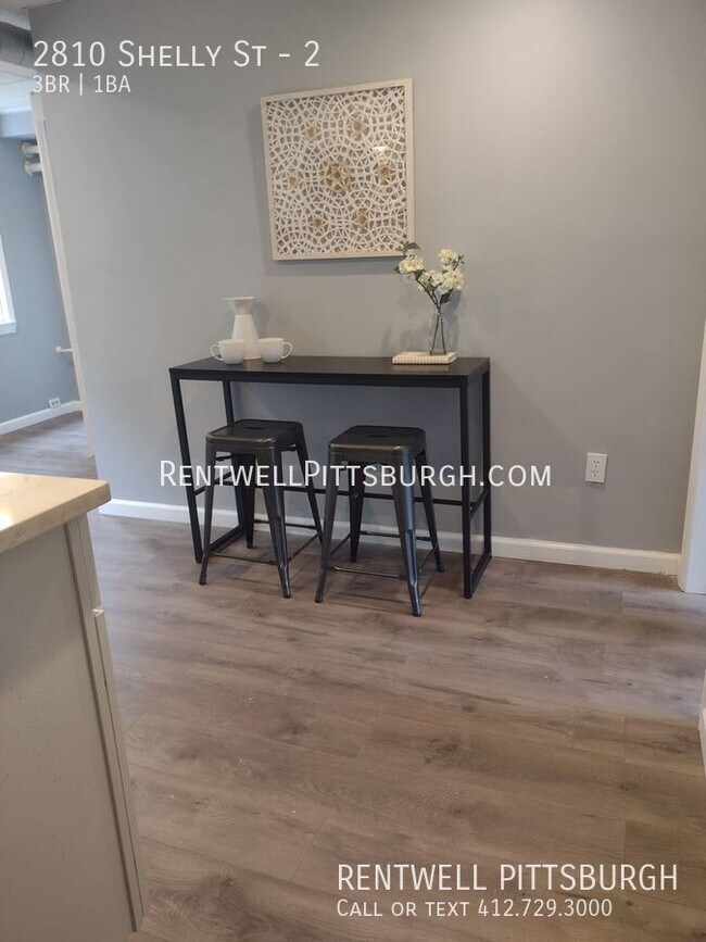 Building Photo - 3 Bedroom Apartment in South Side - No Sec...